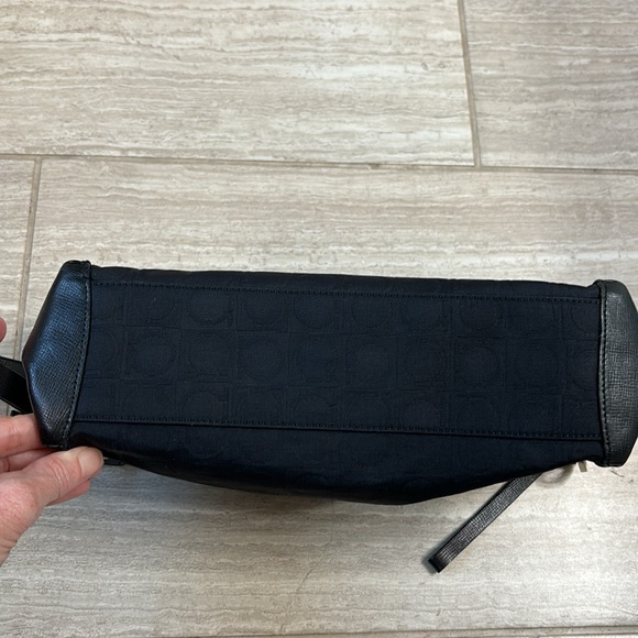 Salvatore Ferragamo Shoulder bag! EUC - Picture 3 of 8